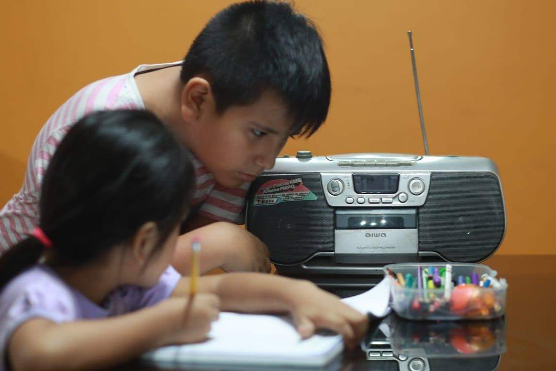 Más de mil radios educativas retransmitirán «Aprendo en casa» en el país