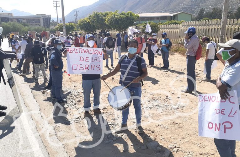 Obreros piden que se cumpla la reactivación de obras