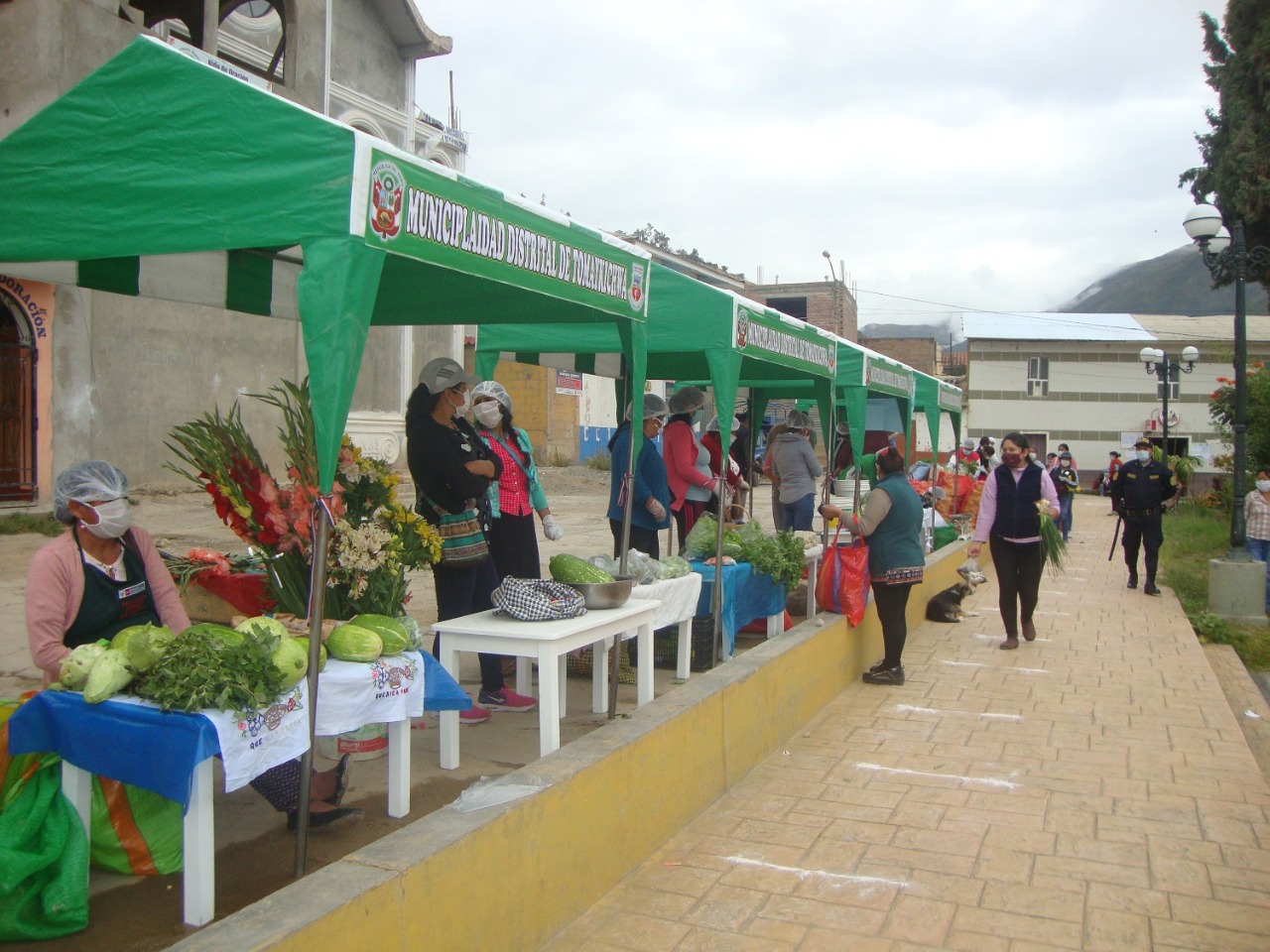 Usuarias De Juntos Realizan Feria De Alimentos En Tomayquichua