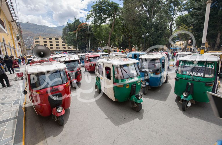 Elevan precio del taxi en trimóvil y transportistas alistan paro por alza del costo del combustible