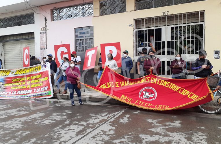 Obreros exigen que les permitan las negociaciones colectivas