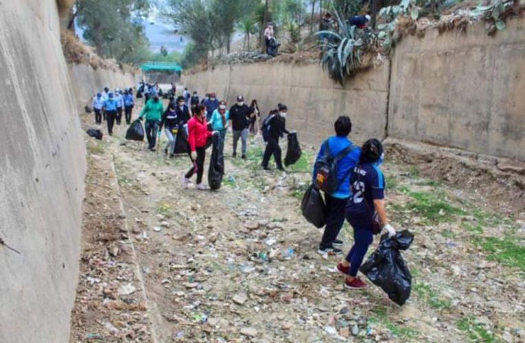 Recogen 8 toneladas de basura de quebrada en Las Moras