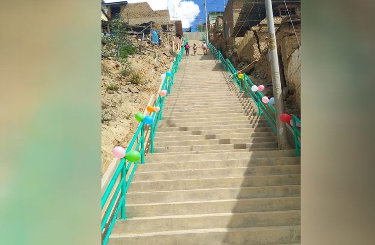 En Huachog y La Paz terminan construcción de escalinatas