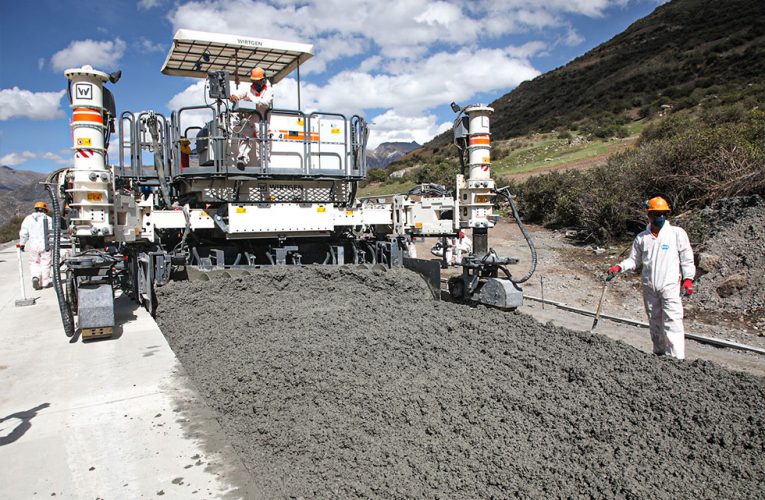 Pavimentación de carretera Oyón-Ambo registra 32 % de avance