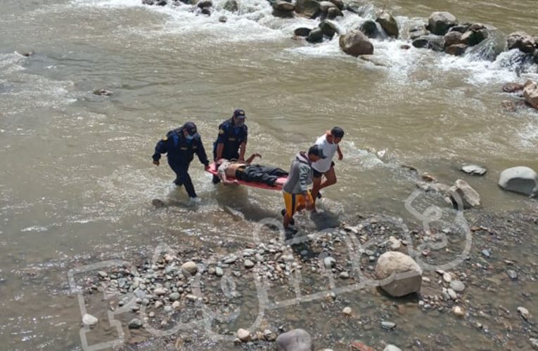 Pobladores que cayeron al río en Ambo son hallados muertos
