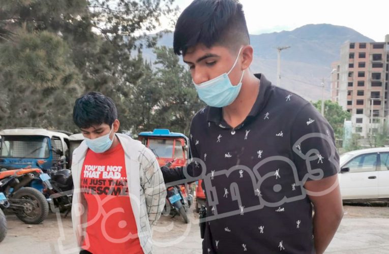 Joven que trataba de recuperar su celular es arrastrada por trimóvil