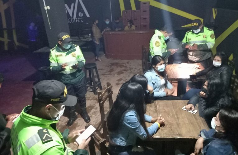 Sorprenden a 20 personas en discoteca