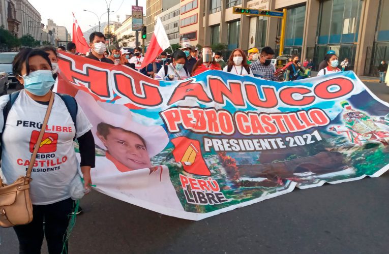 Huanuqueños marchan en Lima por Castillo