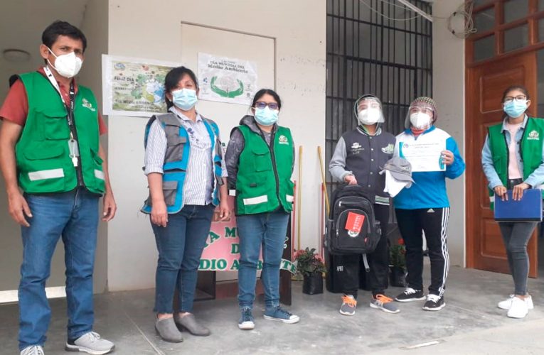 Premian a ganadores de concurso ambiental