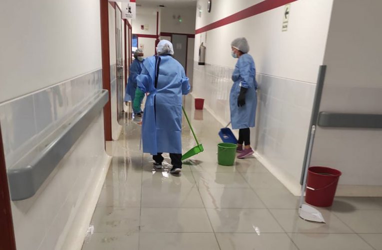 Papeles arrojados al inodoro causaron  inundación en hospital