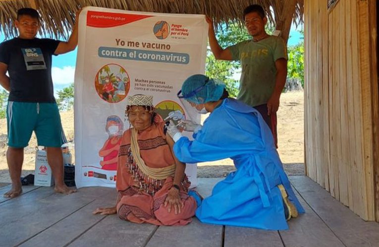 Más de 800 nativos vacunados contra la covid-19