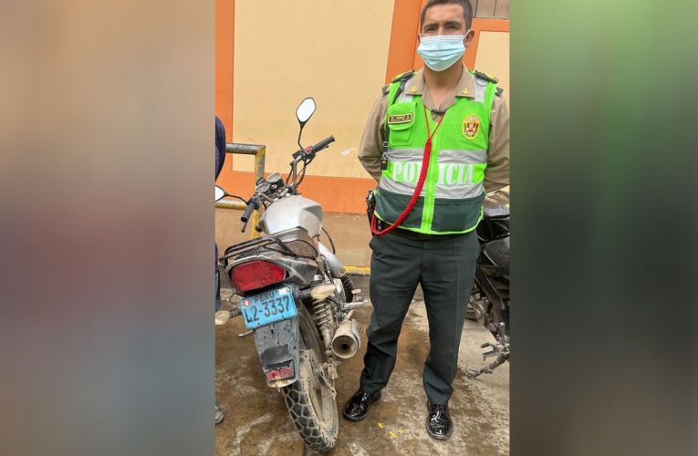 Albañil es detenido conduciendo motocicleta robada