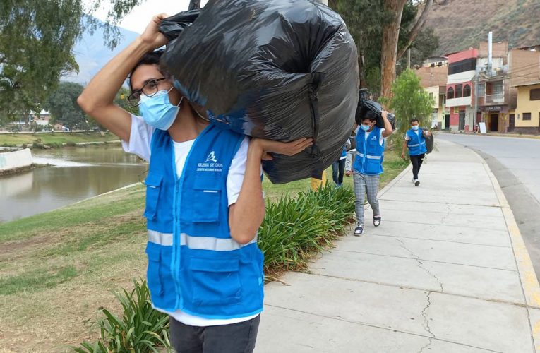 Limpian la basura de la laguna Viña  del Río