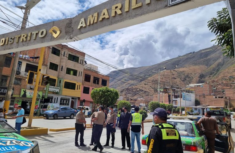 Camión raja arco en la Colectora