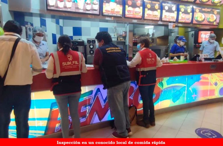 Verifican situación de trabajadores en locales de comida rápida