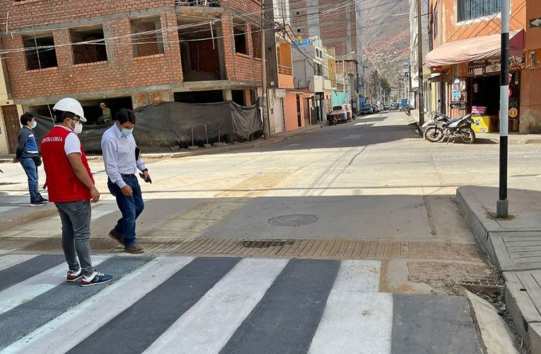 Advierten fisuras en nuevo pavimento de calles de Huánuco
