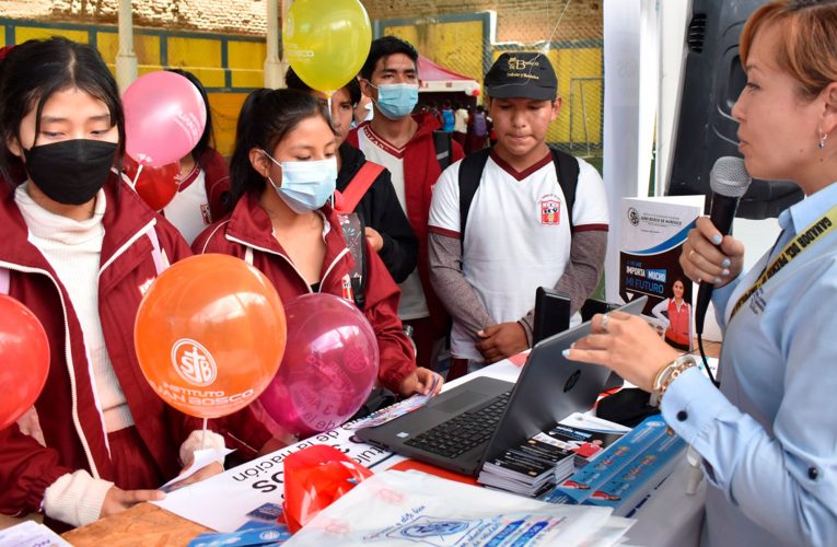 Realizan feria de orientación vocacional