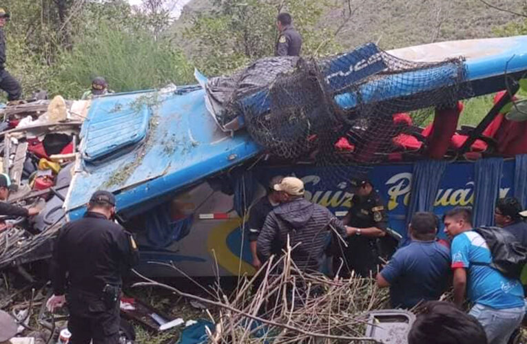 Chofer y seis pasajeros mueren en accidente en la carretera  Huaraz-Huacrachuco