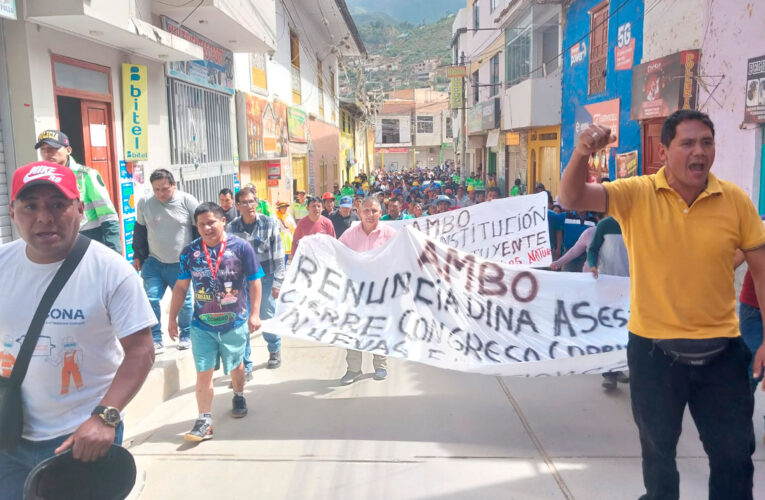 Ambinos piden renuncia  de presidenta Boluarte