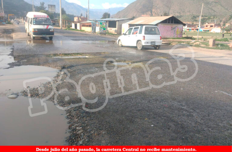 Enormes huecos convierten en  un peligro la carretera Central