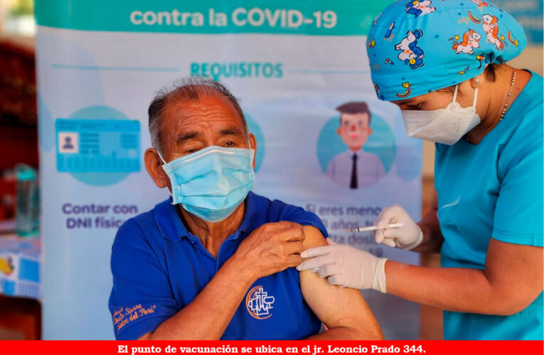 Más de 140 adultos mayores recibieron la vacuna bivalente contra la covid-19