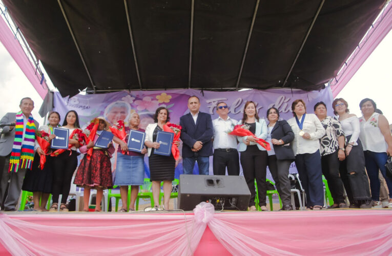 Entregaron premio  Gladys Ramos Figueredo  a seis mujeres líderes