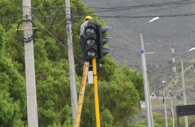 Instalan nuevos semáforos en Huánuco