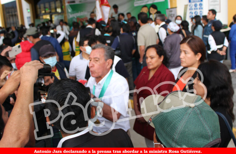 Otra vez Toño Jara se enfrenta a pulgar por visita de ministra