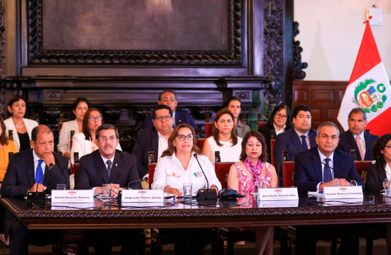 El Congreso de la República es quien gobierna, está copando todas la instituciones. La postura baleadora de los derechistas cavernícolas. Más sobre “los que resulten responsables en las masacres de sureños”