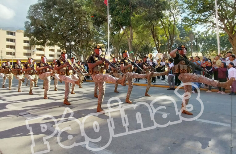 Desfile y proclama  por el Día de la Bandera