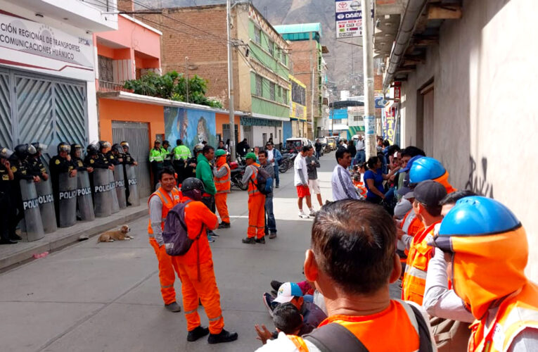 Realizan plantón para que no pare obra  del malecón Soberón