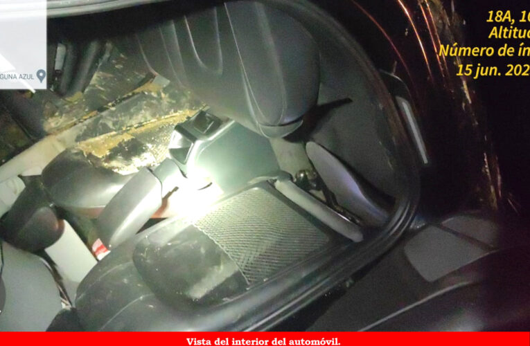 Moderno auto cae al abismo en la carretera a Tingo María