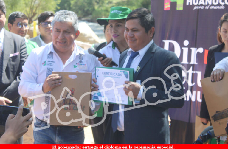 Reconocen a docentes