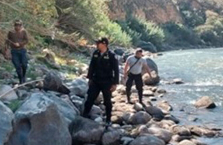 Policías buscan a joven que desapareció en el río