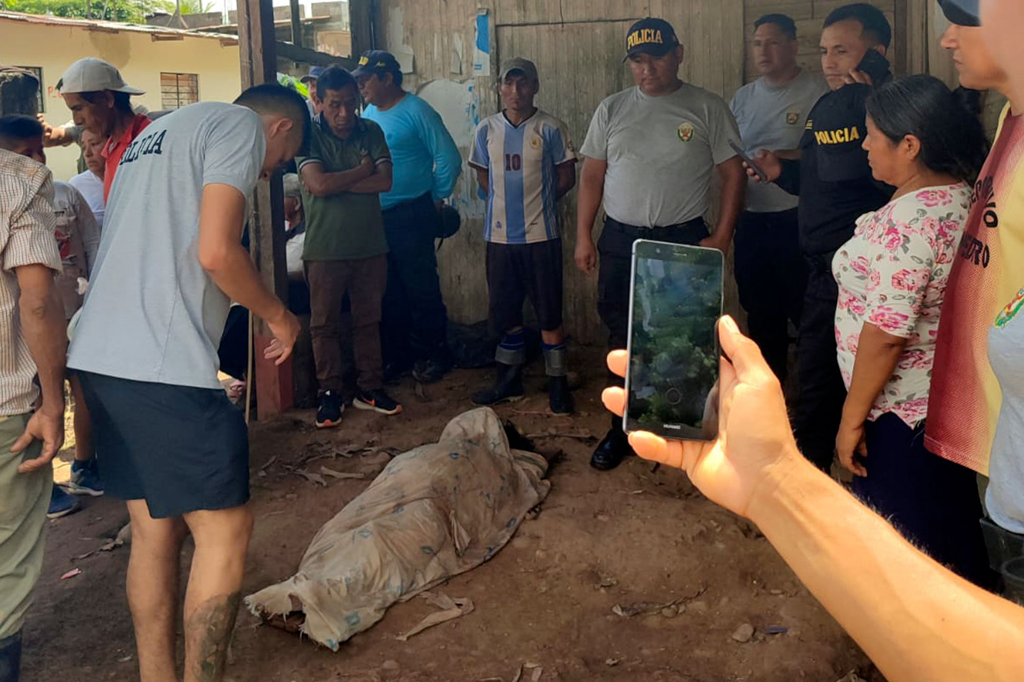 Rescatan del río cadáver de menor arrastrada por huaico -