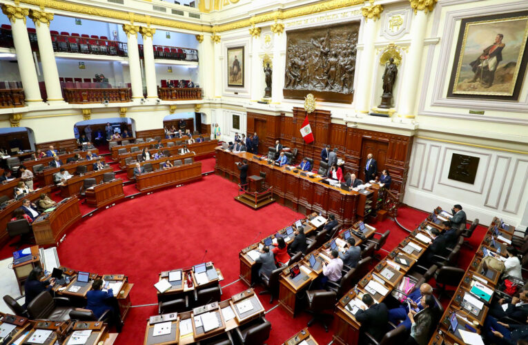 Congreso aprobó por insistencia retorno de profesores cesados por desaprobar o no rendir evaluación