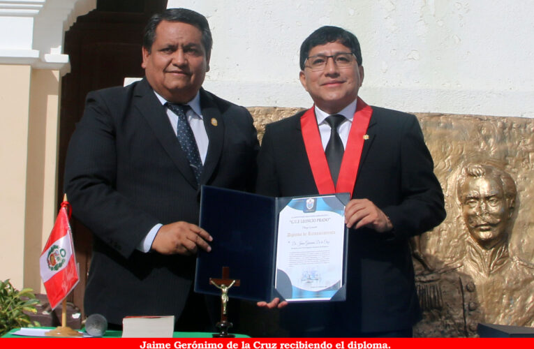 Jaime Gerónimo recibe distinción de la GUE Leoncio Prado como exalumno