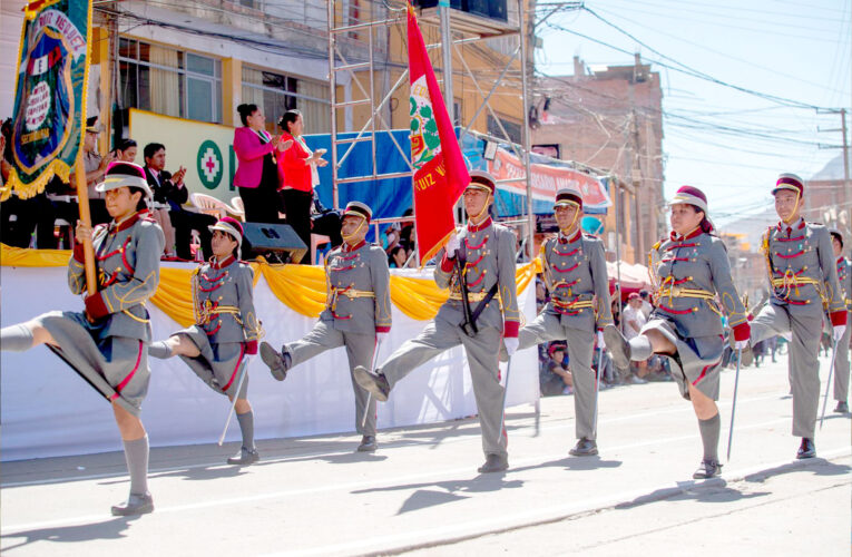Escolares  rinden homenaje a Amarilis