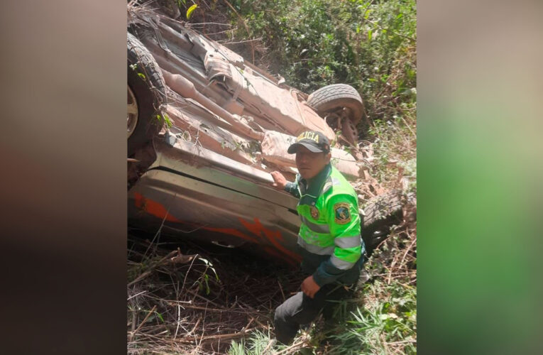 Encuentran carro en  un abismo