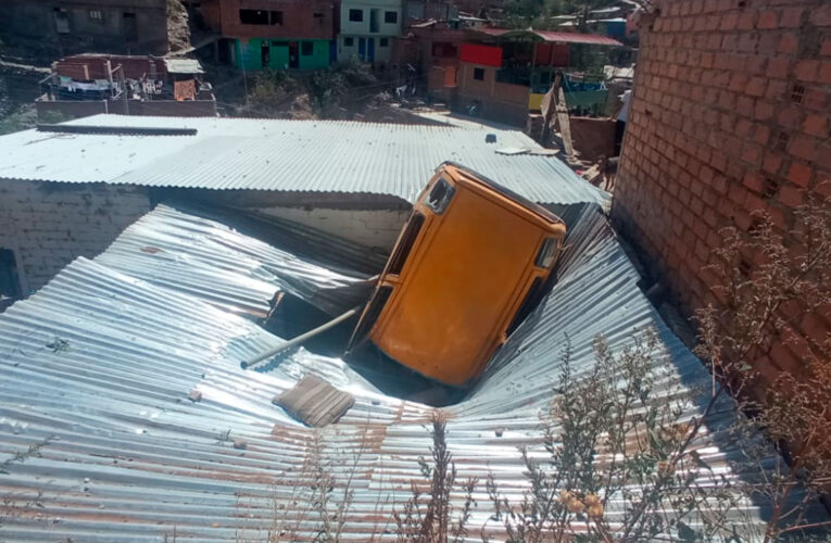 Familia salva al caer Tico a su vivienda