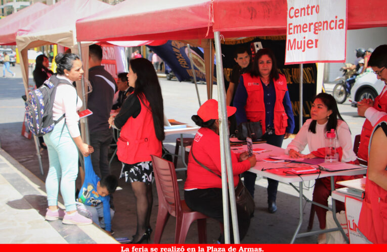 Realizan feria informativa sobre violencia contra las mujeres y grupo familiar