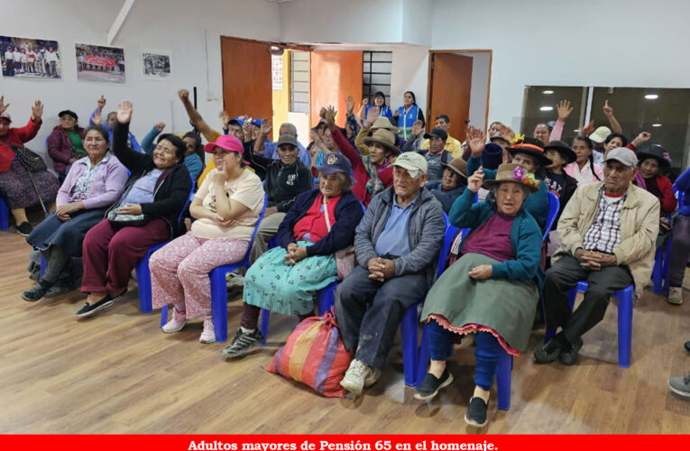 Rinden homenaje  a adultos mayores