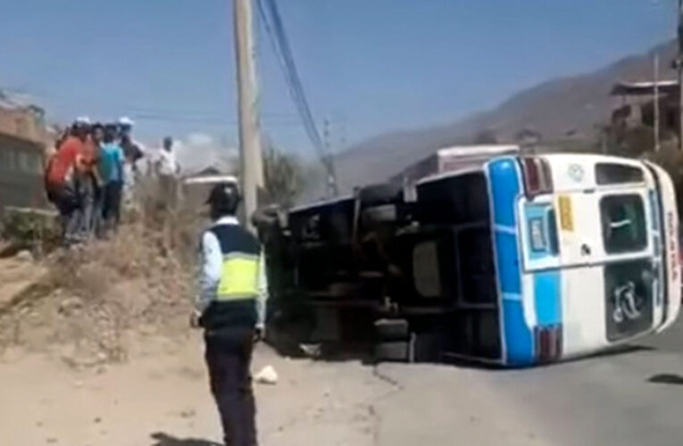 Coaster vuelca cerca del puente Huancachupa