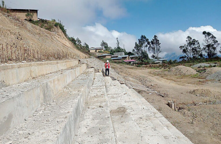 Construcción de estadio  está abandonada en Chaglla