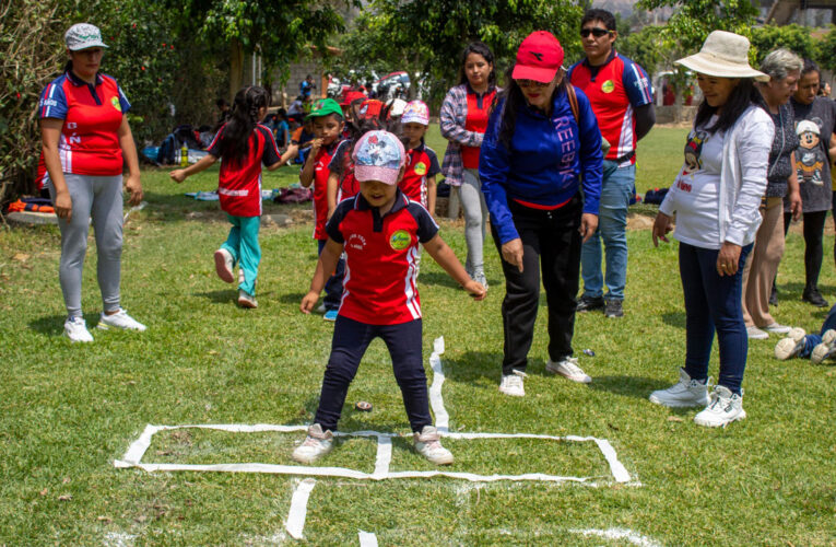 Juegos de antaño por el mes de la familia