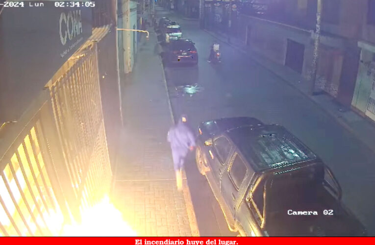 Prenden fuego al local de construcción civil