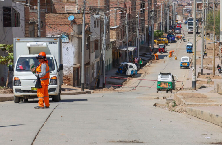 Pavimentación de la av.  Perú con 90 % de avance