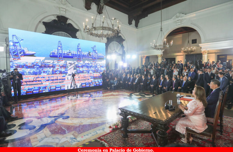 Dina Boluarte y  Xi Jinping inauguran  el puerto de Chancay