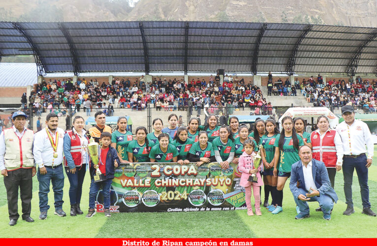 Pachas alzó la copa de campeón