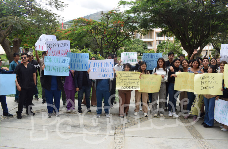 Alumnos de Ciencias de  la Salud podrían perder  sus plazas para el internado